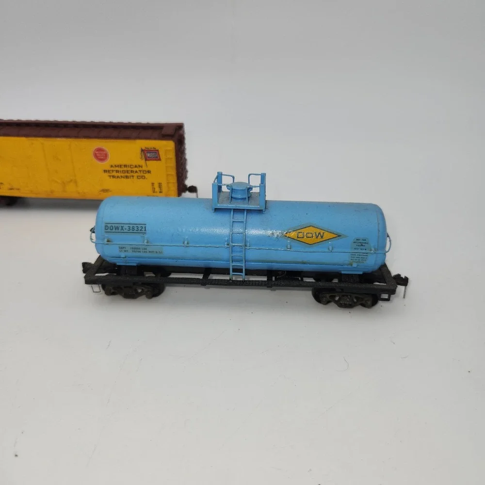 Vintage HO Scale Train Lot Seaboard Boxcar Dow Tanker ART Refrigerator Car